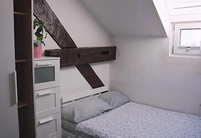 Nastanitev v družini Giulia's *